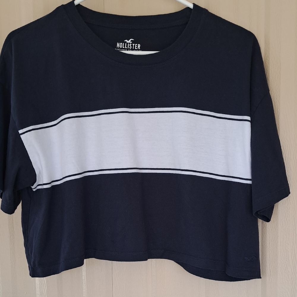 Hollister Navy And White Crop Top.  Size Medium.